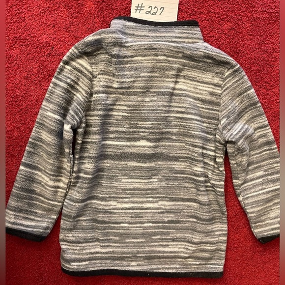 Jumping Bean Pullover, Boys. Size 2T, Gray & Black - Picture 2 of 2
